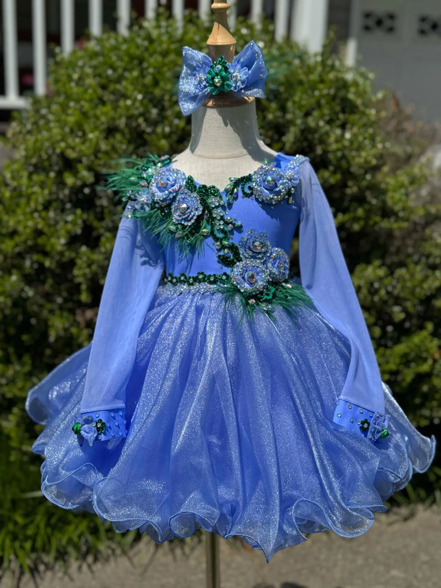 KC - Glitzy Belle Blue - 2/3