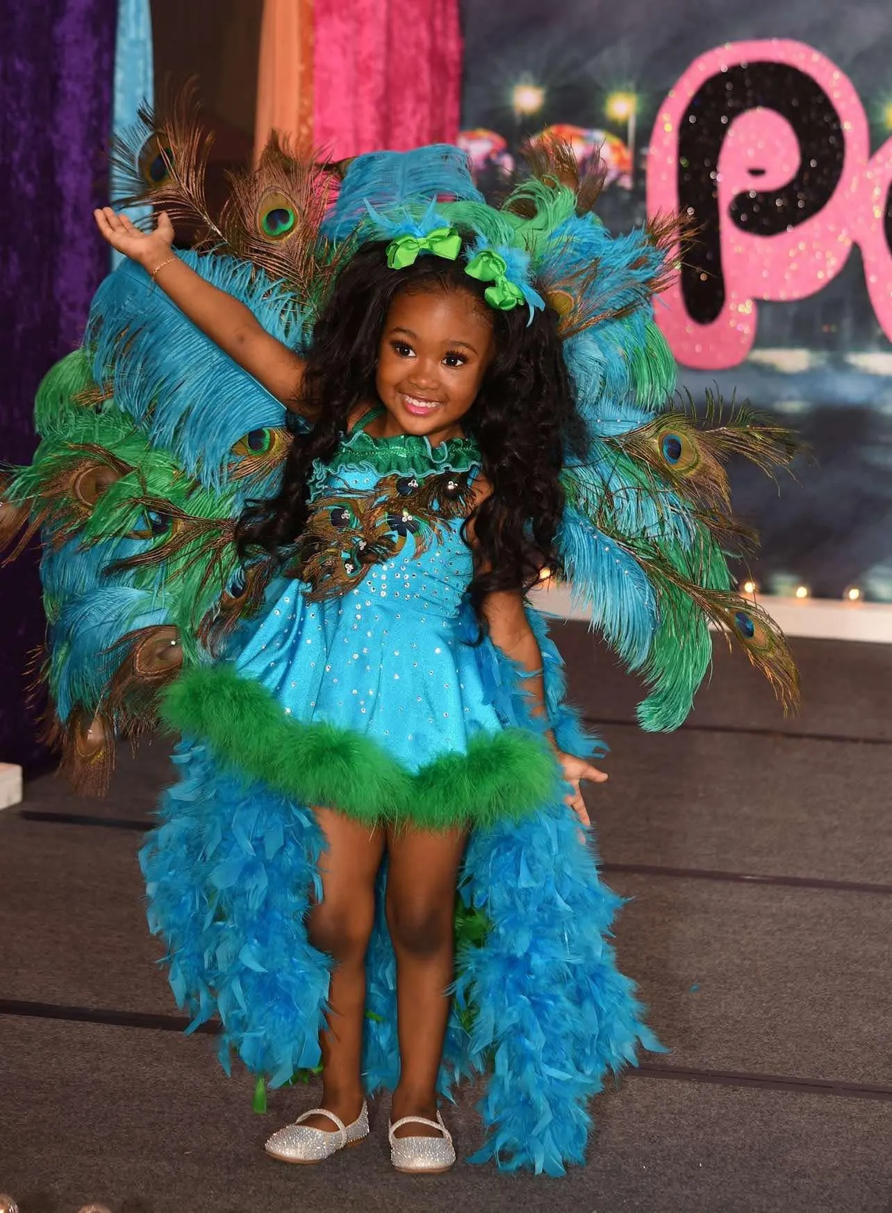 118-A Peacock glitz ooc 18/3 - 2/4