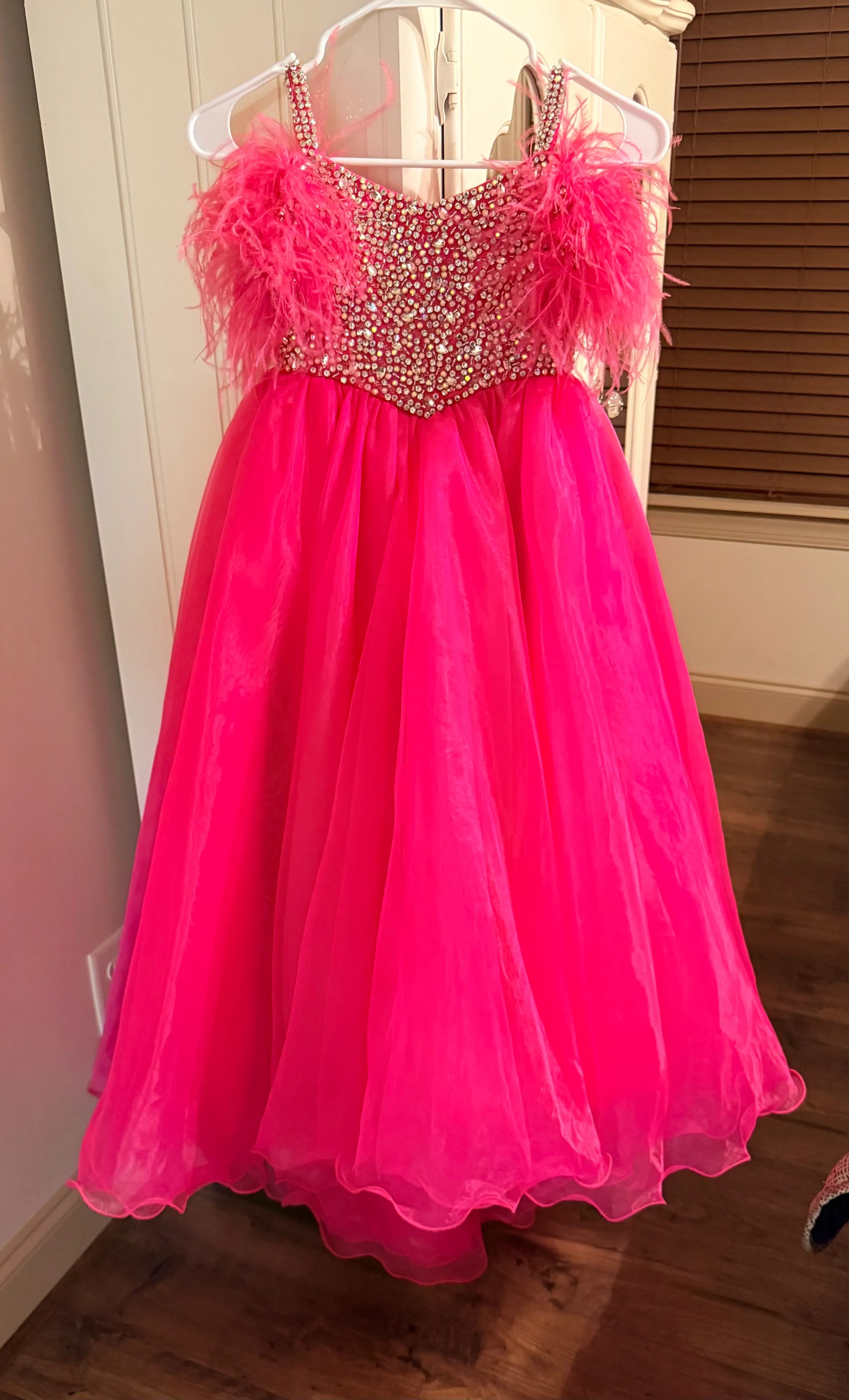 BU- 4T/5T Long Hot Pink Feather