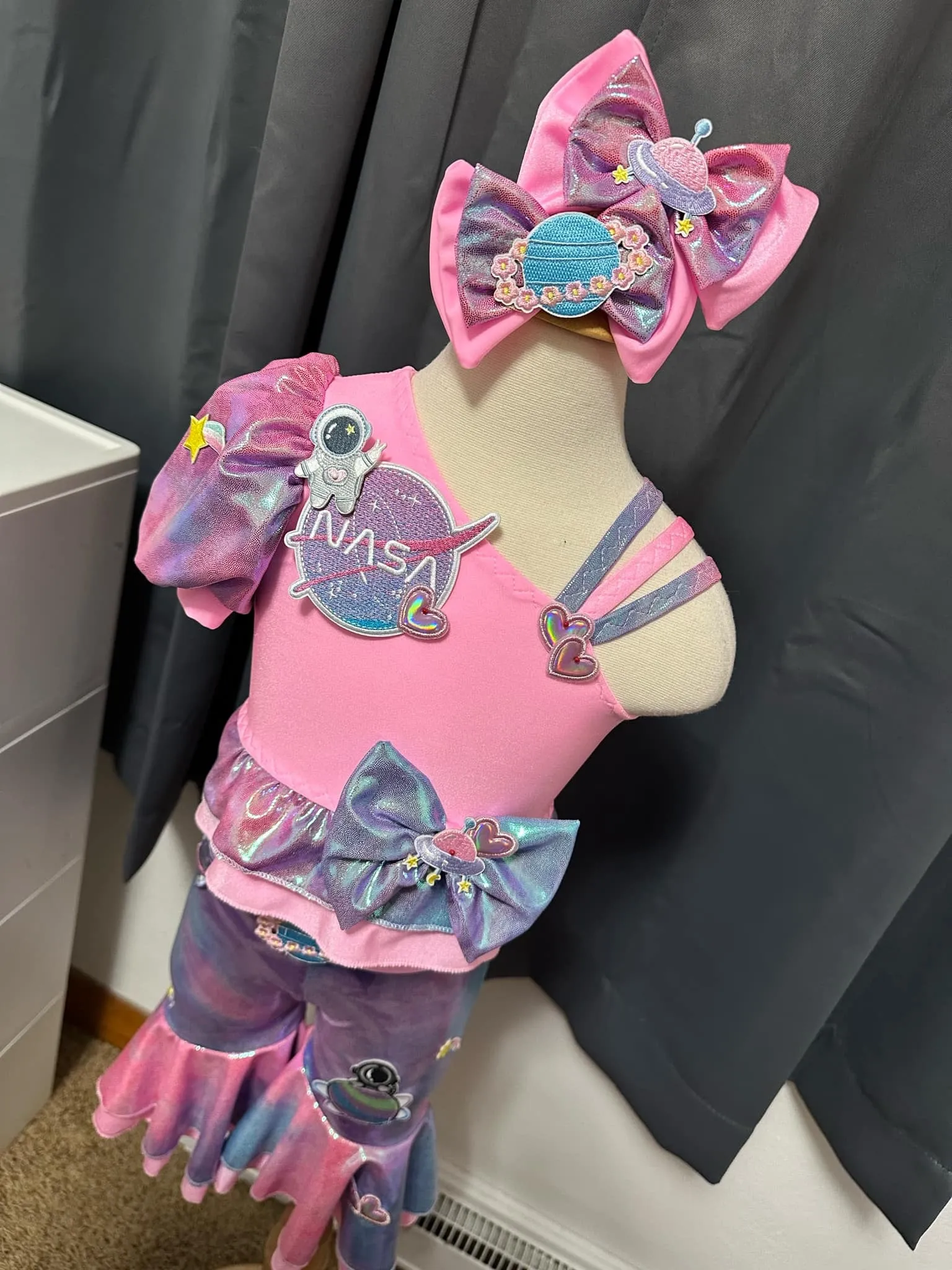 AM- pink out of this world Galaxy/Alien/Space OOC  6/18