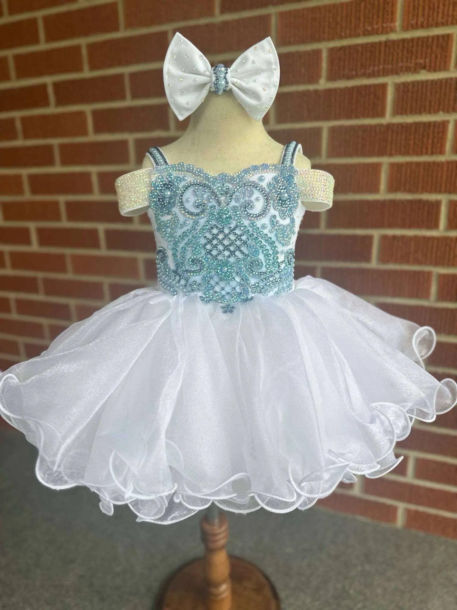 12/2-18/3 White/Blue Brianna K