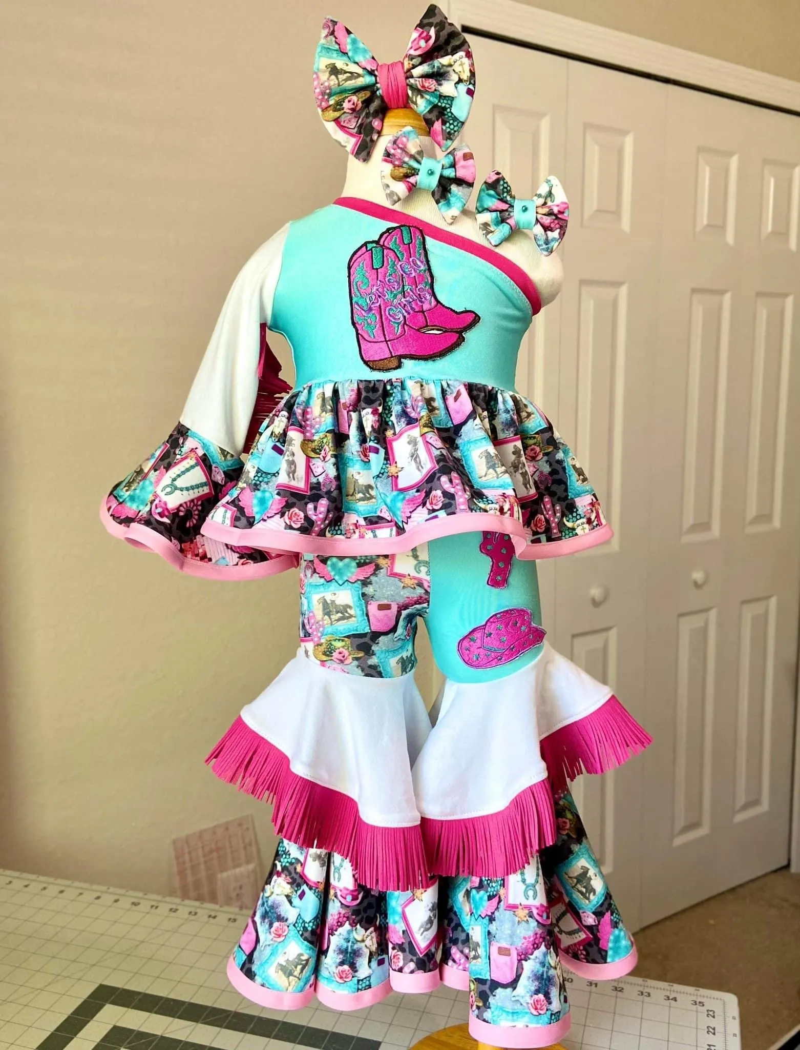 AM- Dollhouse Western wear / ooc 12/2