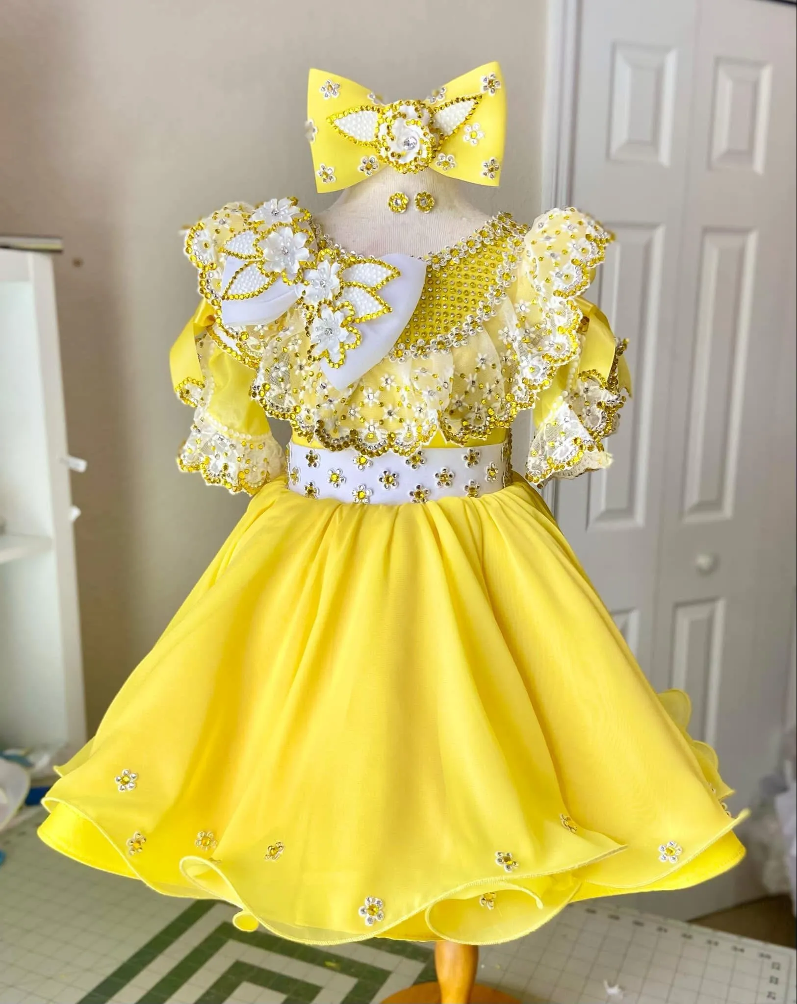 18/3 Yellow Daisy DollHouse Glitz