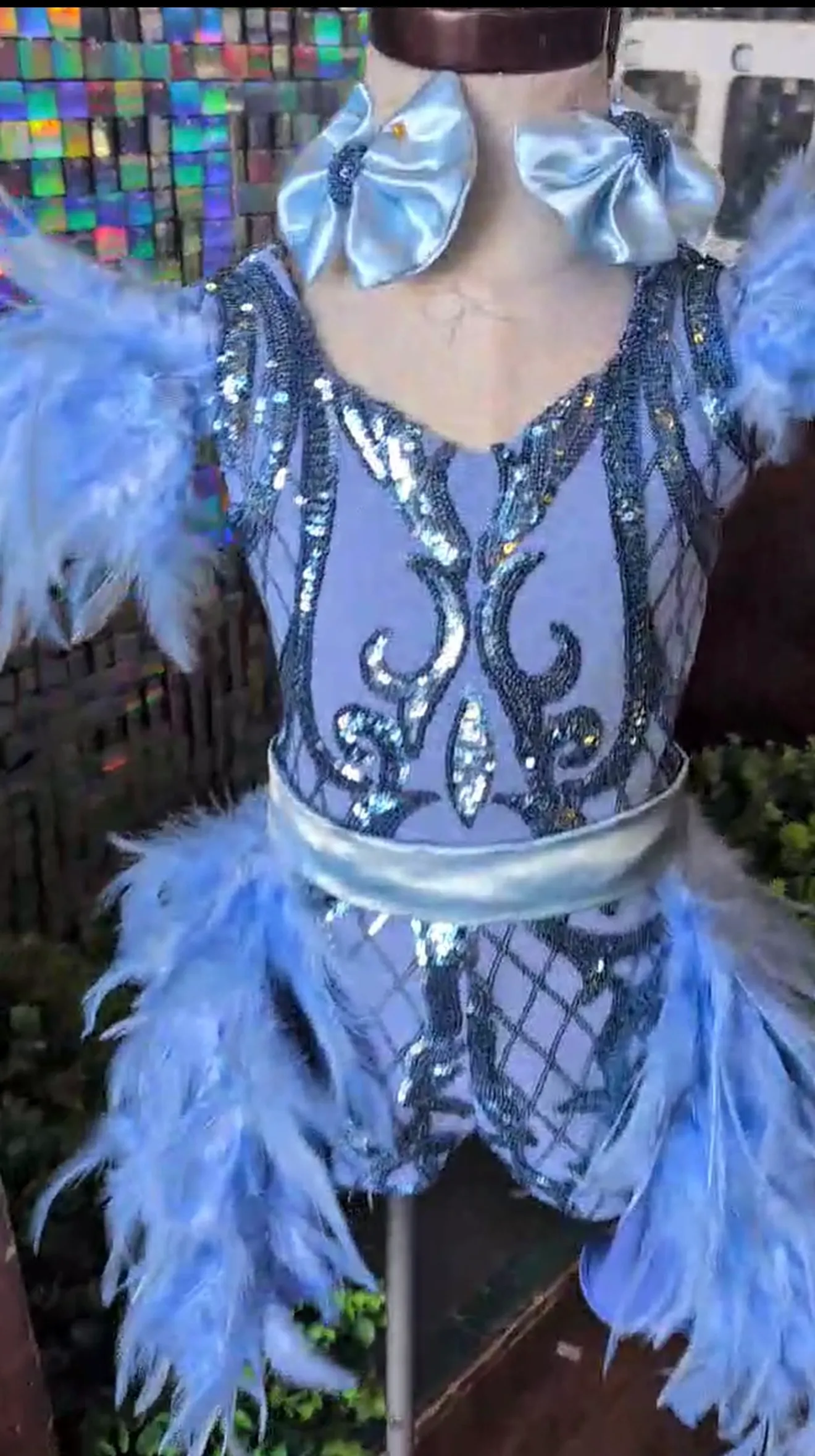 Tt- 18/3 Periwinkle Feather Fun Fashion