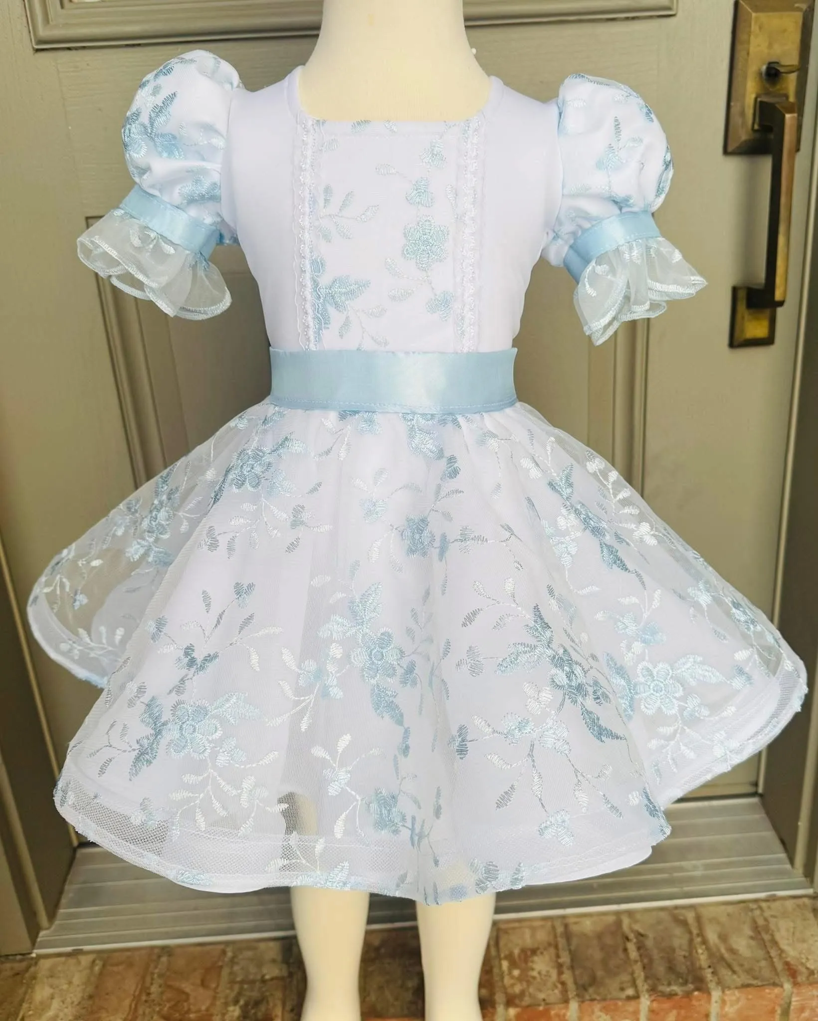 AM- Rachael Martinez Natural dress 2/4