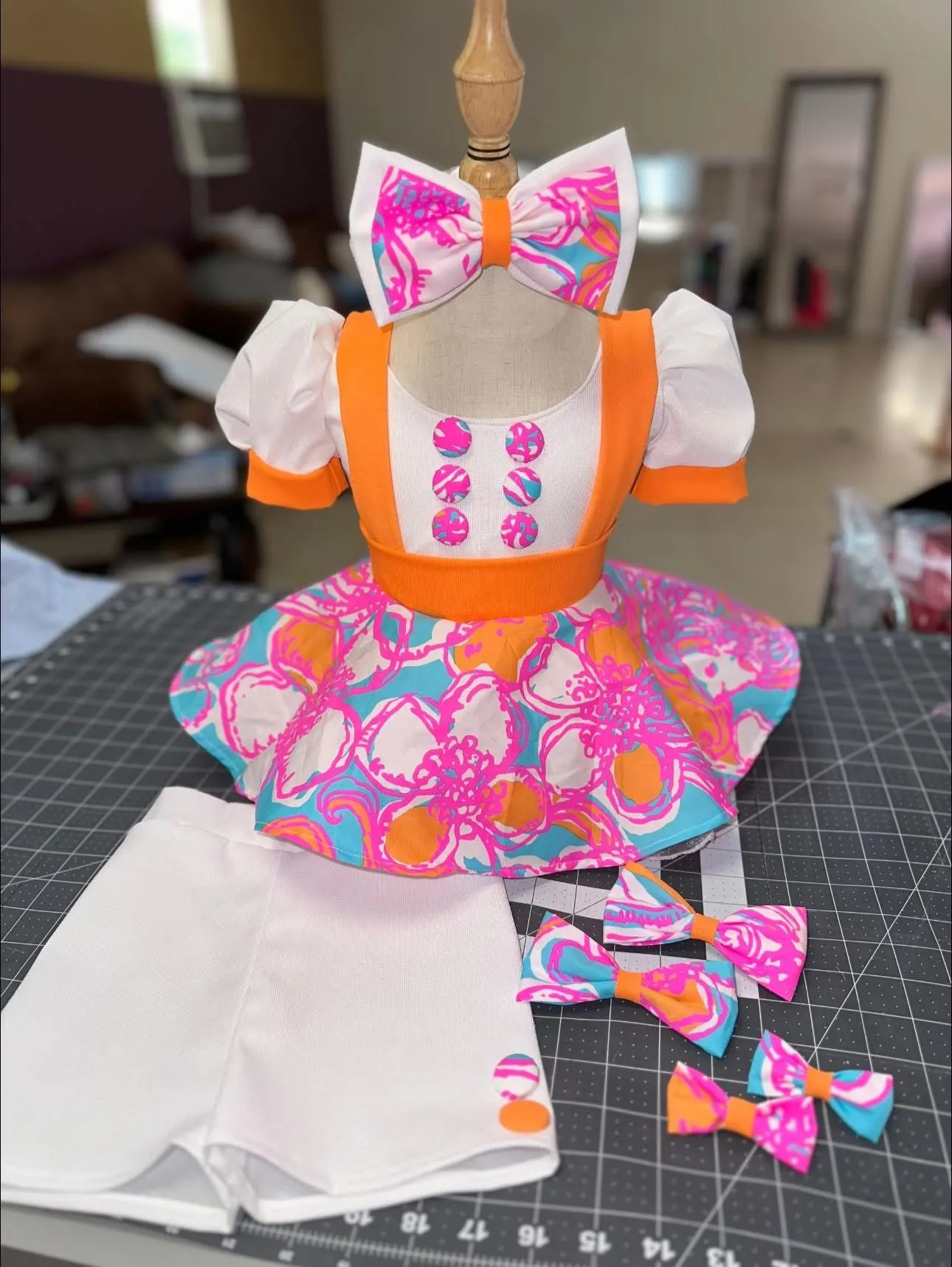 2.-A Pink and orange casual 