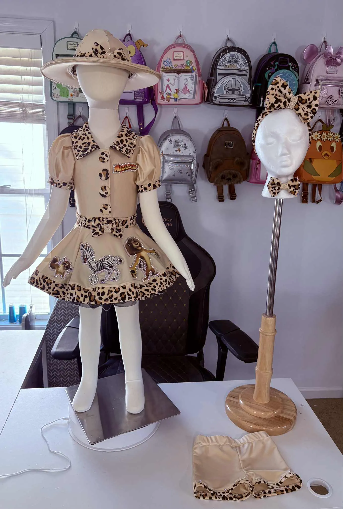 AM- Valerie Cyrus Madagascar Safari ooc 18/3 