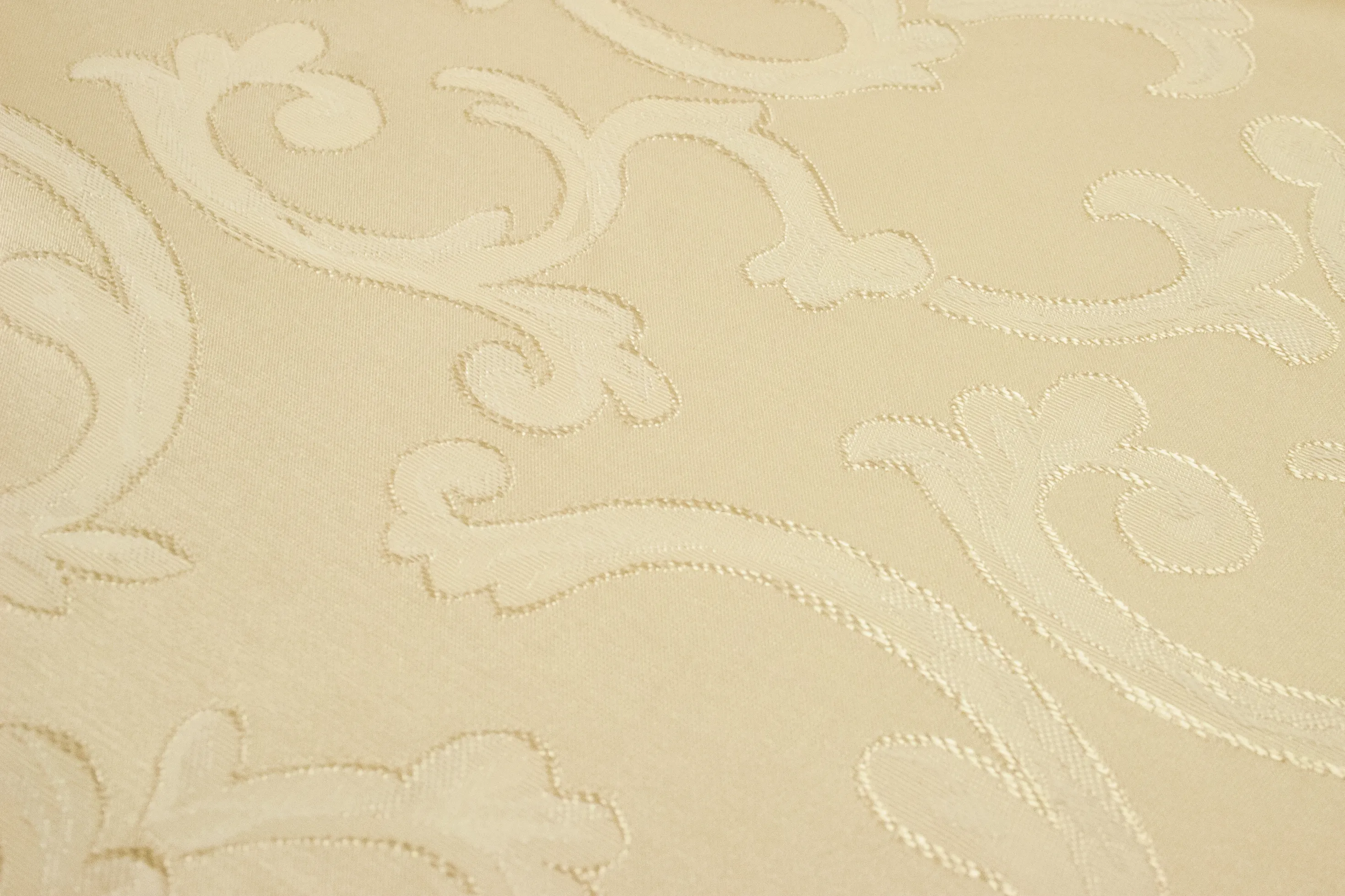 Linen Damask Ivory 132" Round
