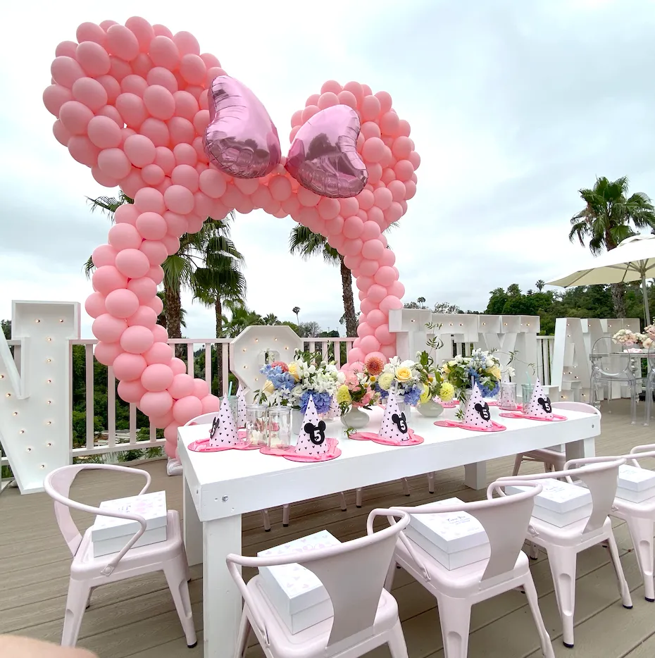 STUNNING GIANT BALLOON ARCH