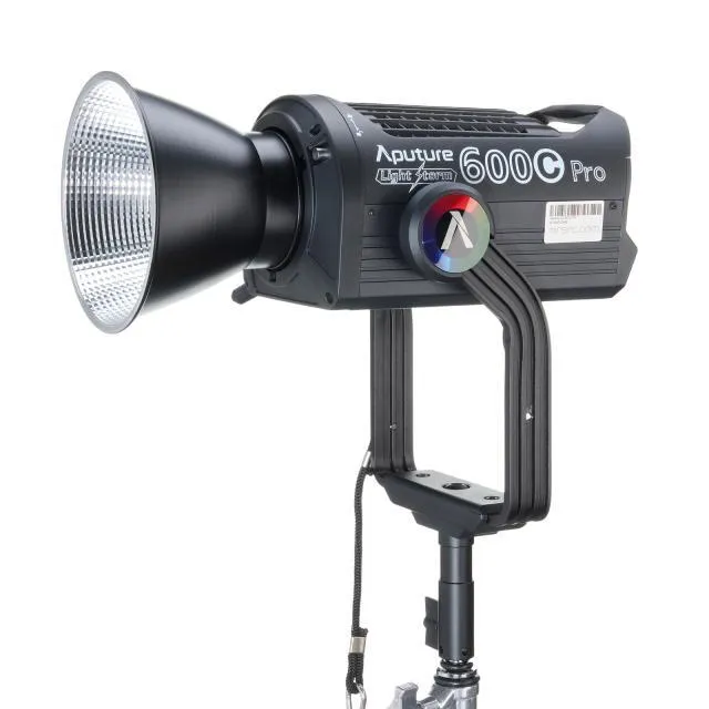 APUTURE 600C PRO RGB LIGHT (LUZ CONTINUA) - Incluye trípode y alargue