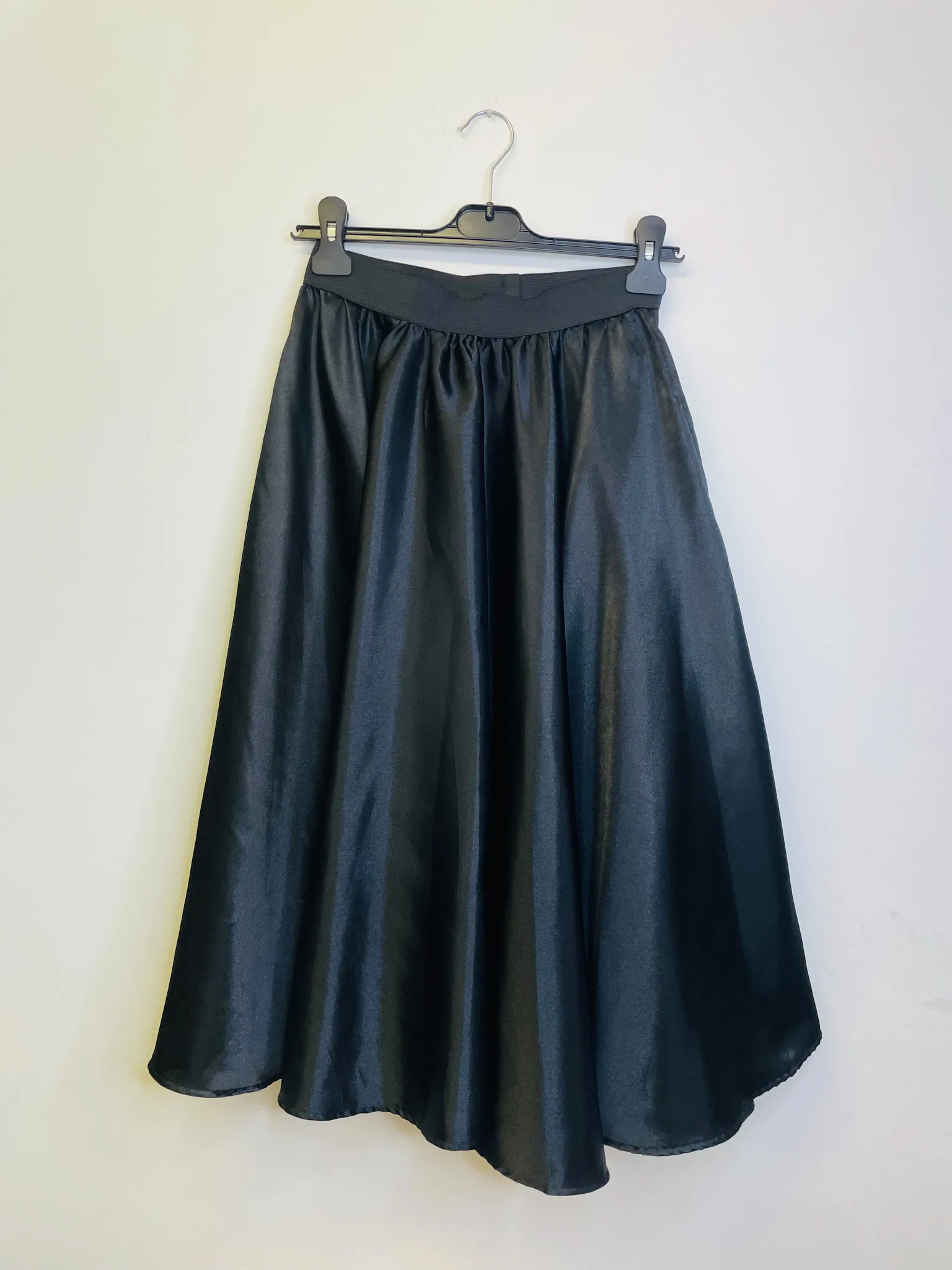 BL107 - BLACK SATIN SKIRT