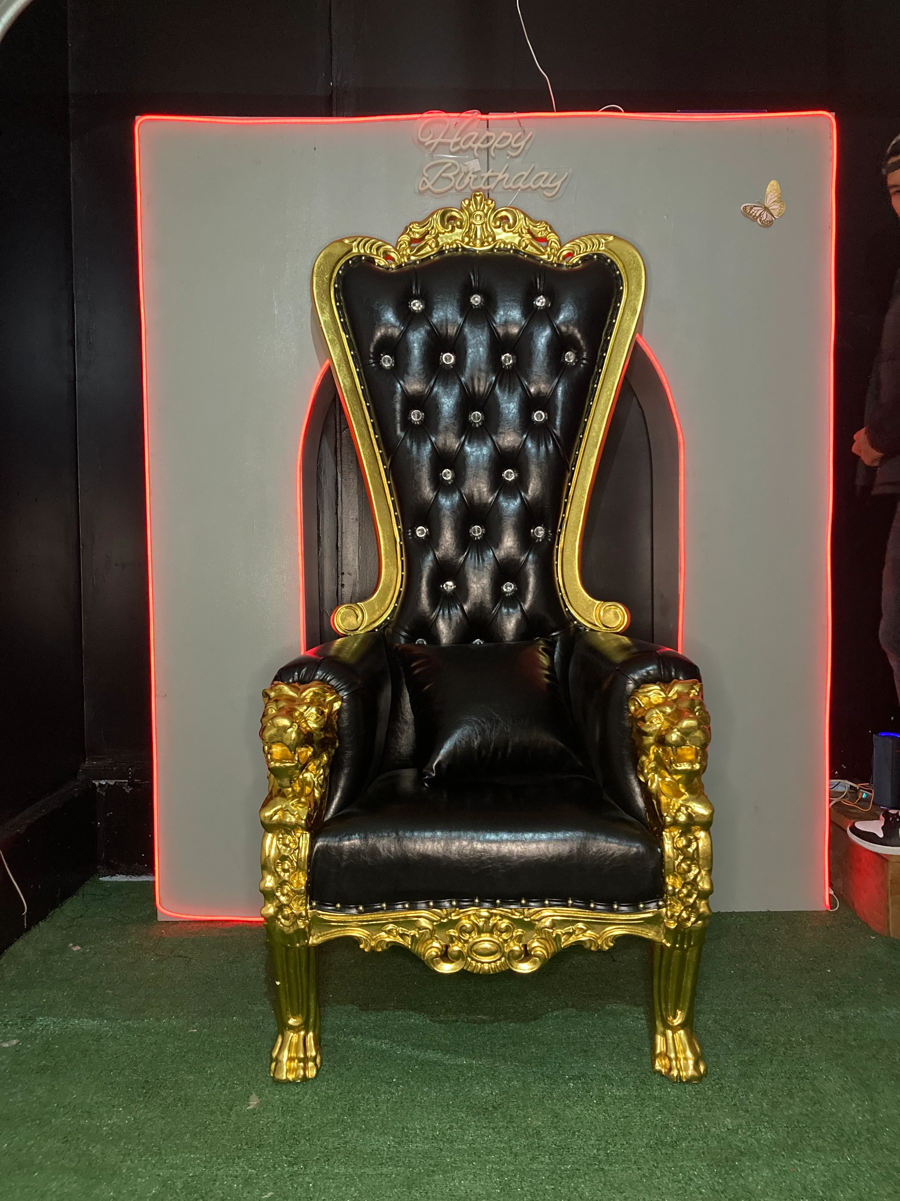 throne chair ( black & gold)