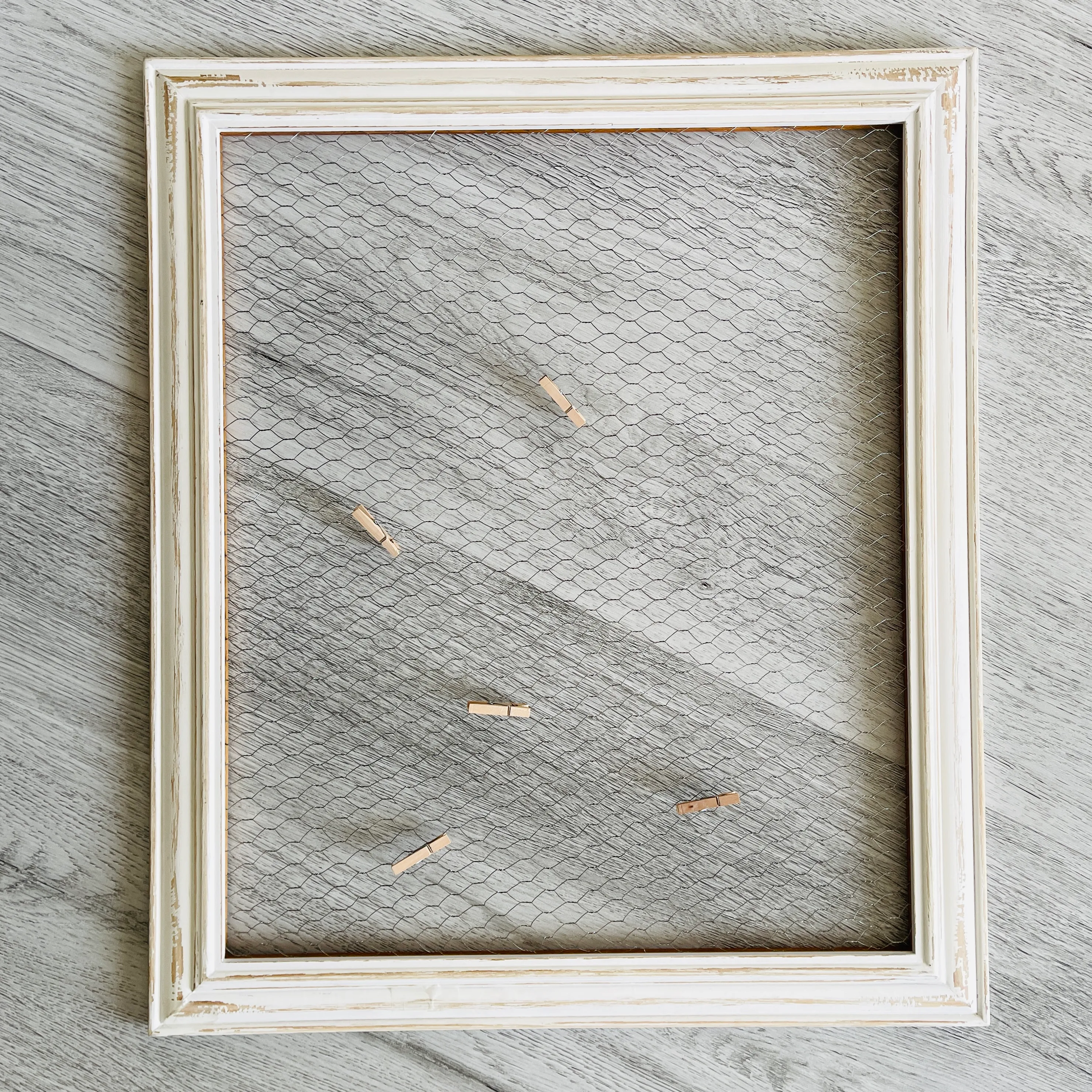 Whitewash Frame with Wire & Clips