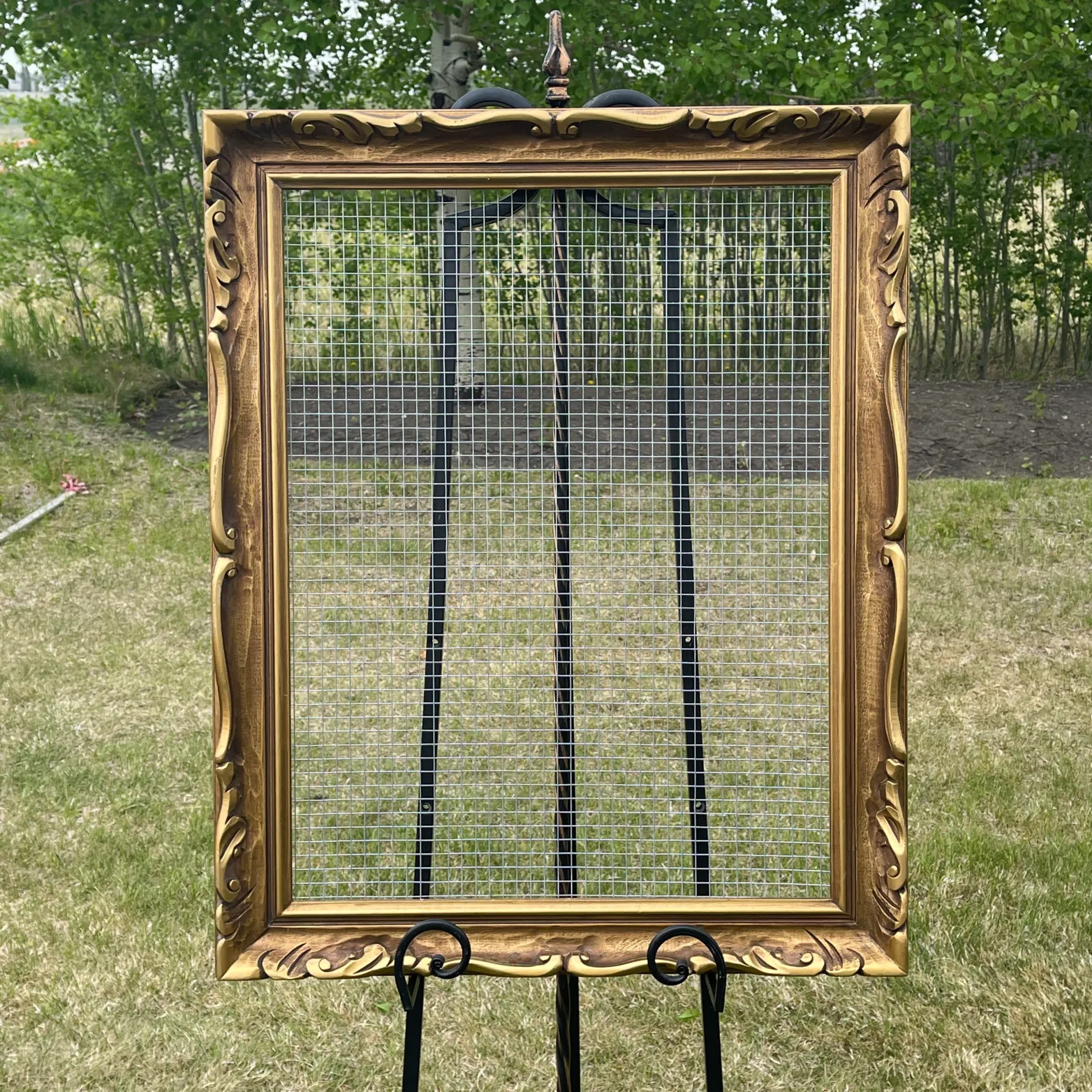 Gold Frame Seating Chart - Medium