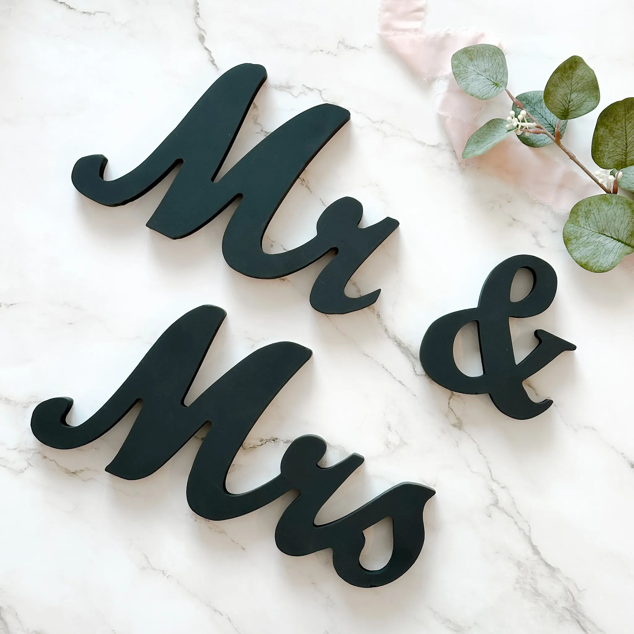 Mr & Mrs - 6" Black Wood Script