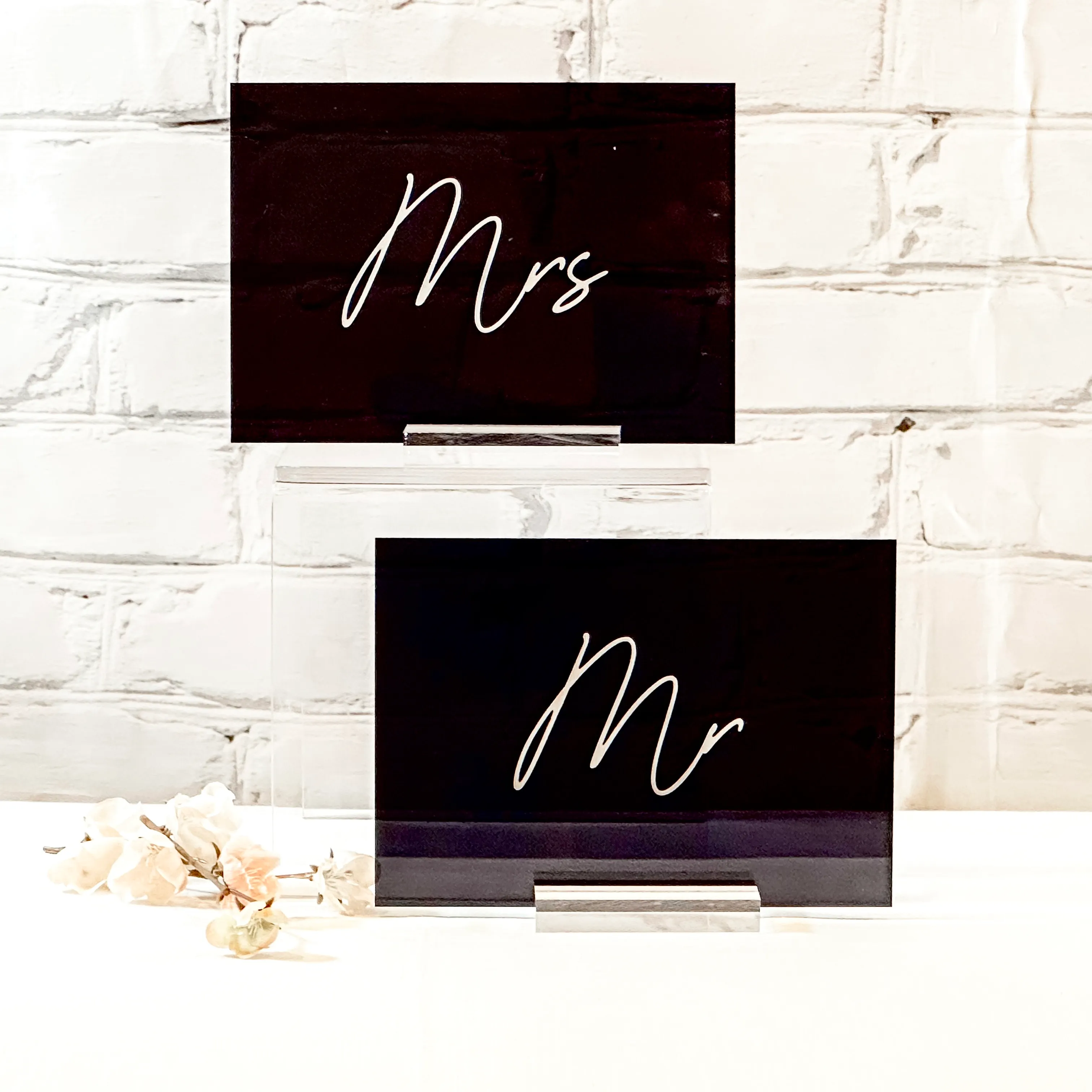 Mr & Mrs Acrylic Sign Set (Rome) - Black/White