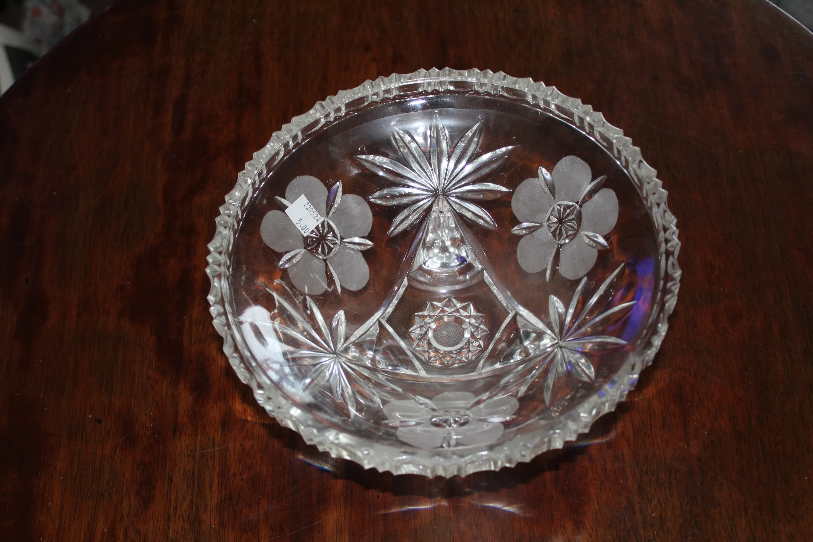 3 footed crystal bowl with flowers and starburst