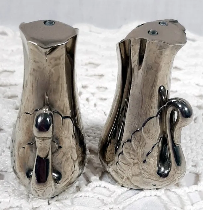 Swan salt and pepper shakers in holder - Chrome