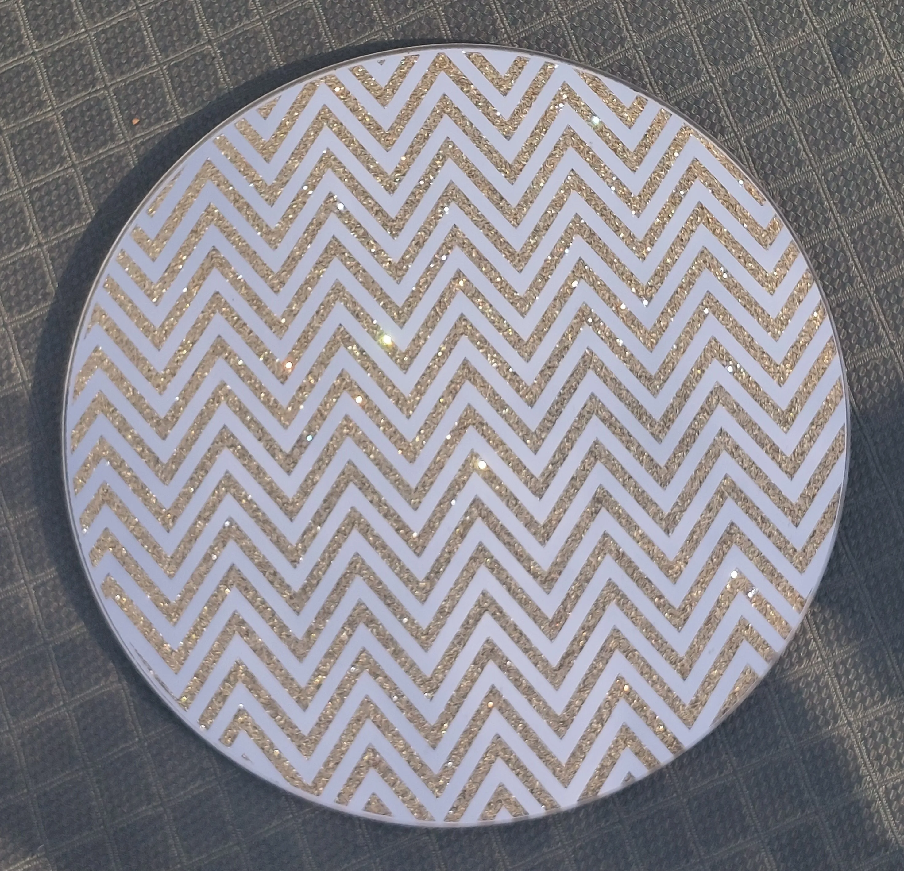 Round Table Mirror - Gold Zigzag pattern