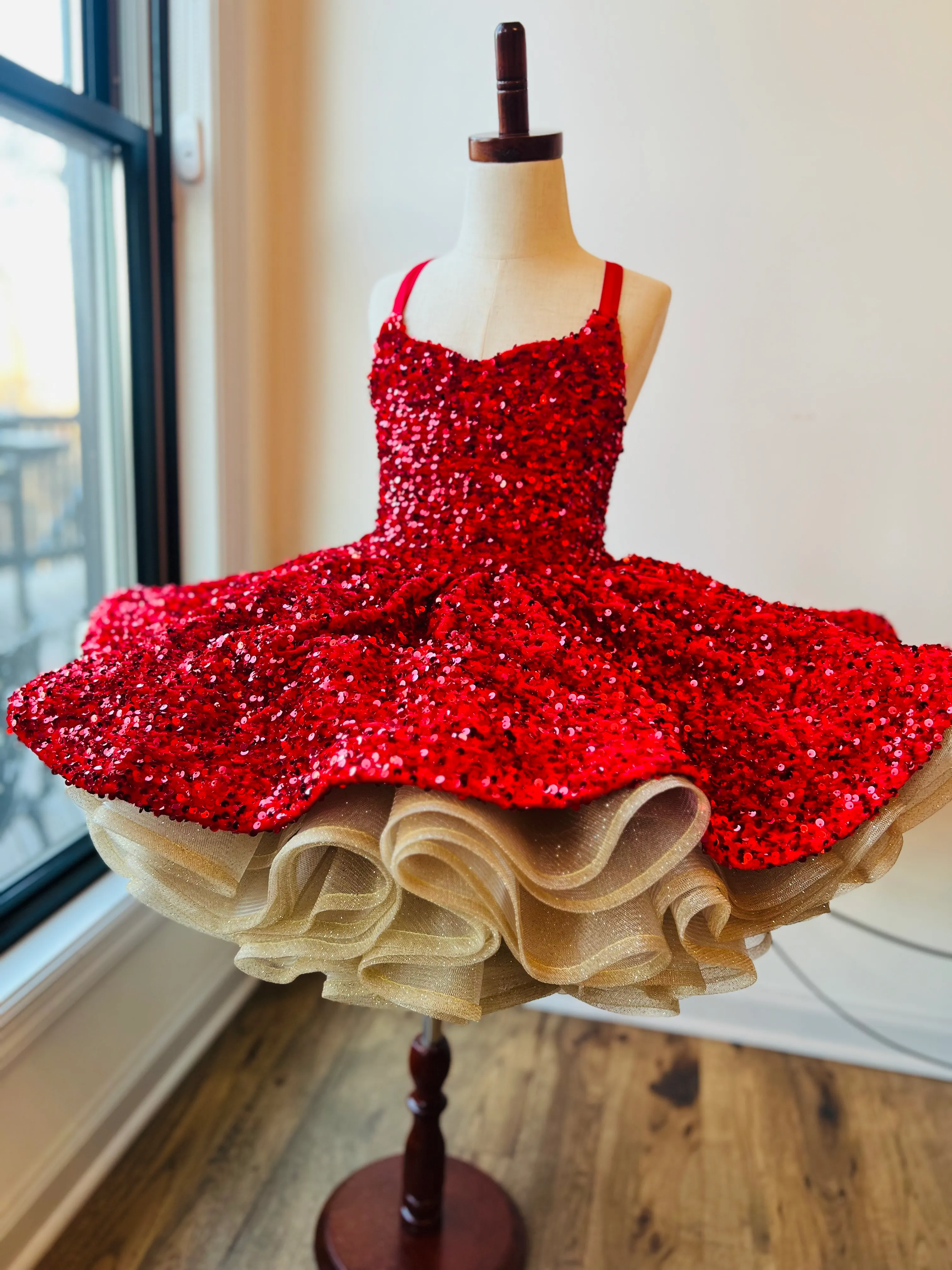 Little Dreamers Red sequins / gold glitter size 6, fits 4-8