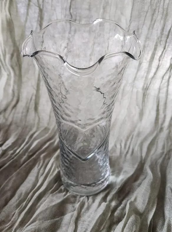 Glass Heart Vase Ruffled Top 6.5 in Tall