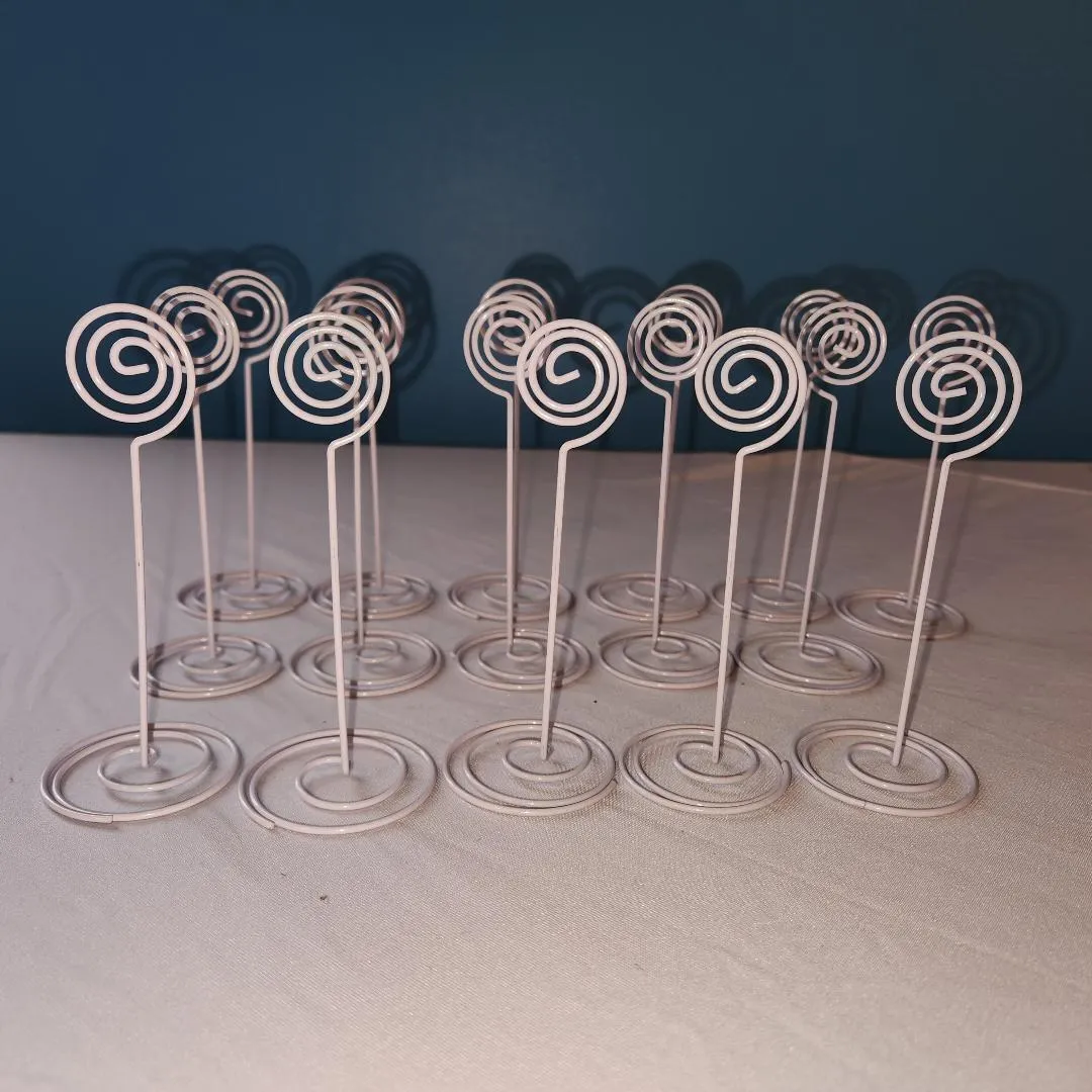 Place Card Sign Photo  Holders Medium White Wire Circles  (QTY 16)