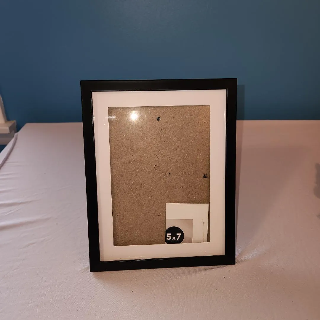 Black with White Mat 5x7 Frame Easel Back  Display Photos Signs Menus  BF 1 