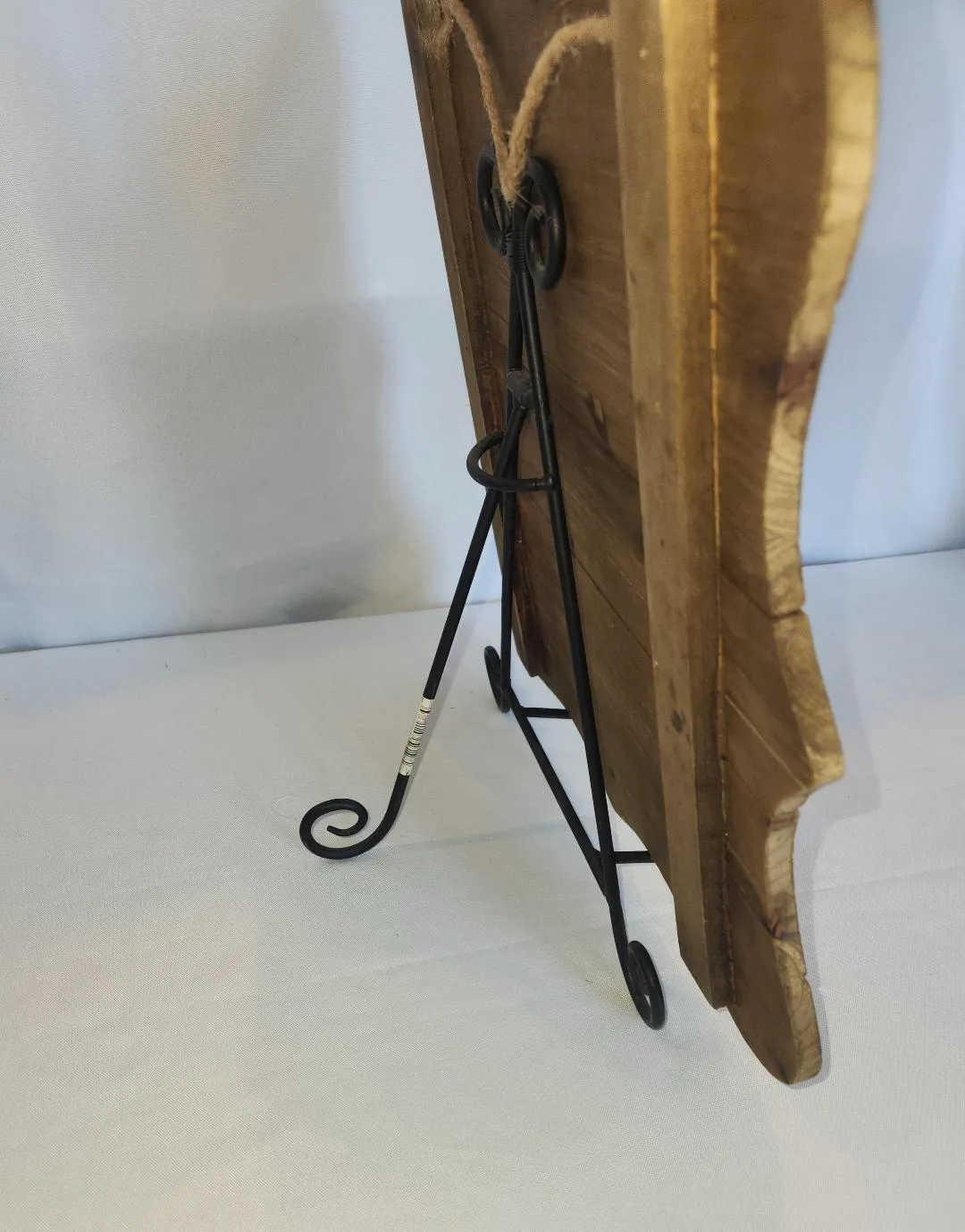 Black Metal Scroll Easel 12.5 in Tall   Does Not Fold Up