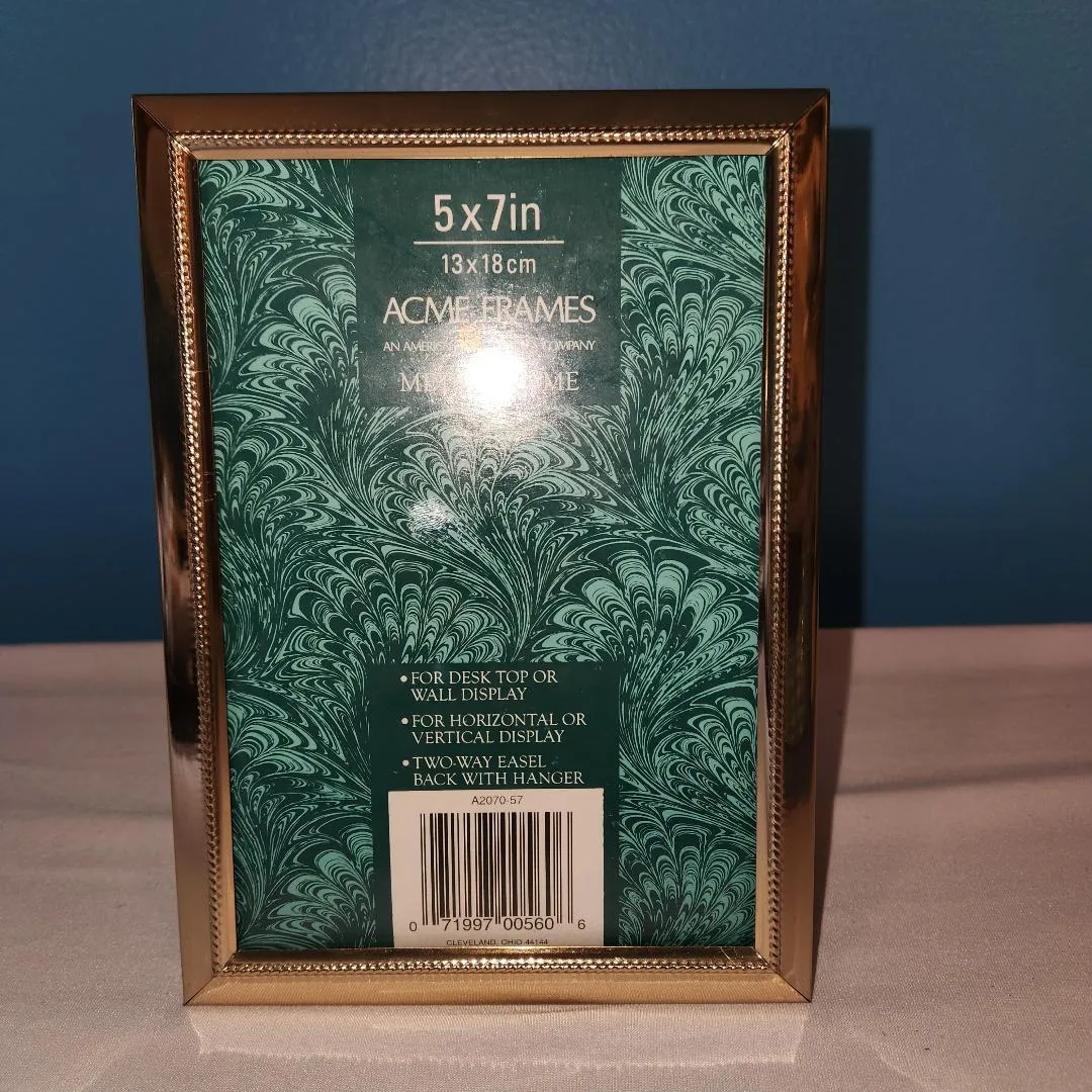 Golden Frame 5x7 Easel Back  Memory Photos Signage Menus           GF 6