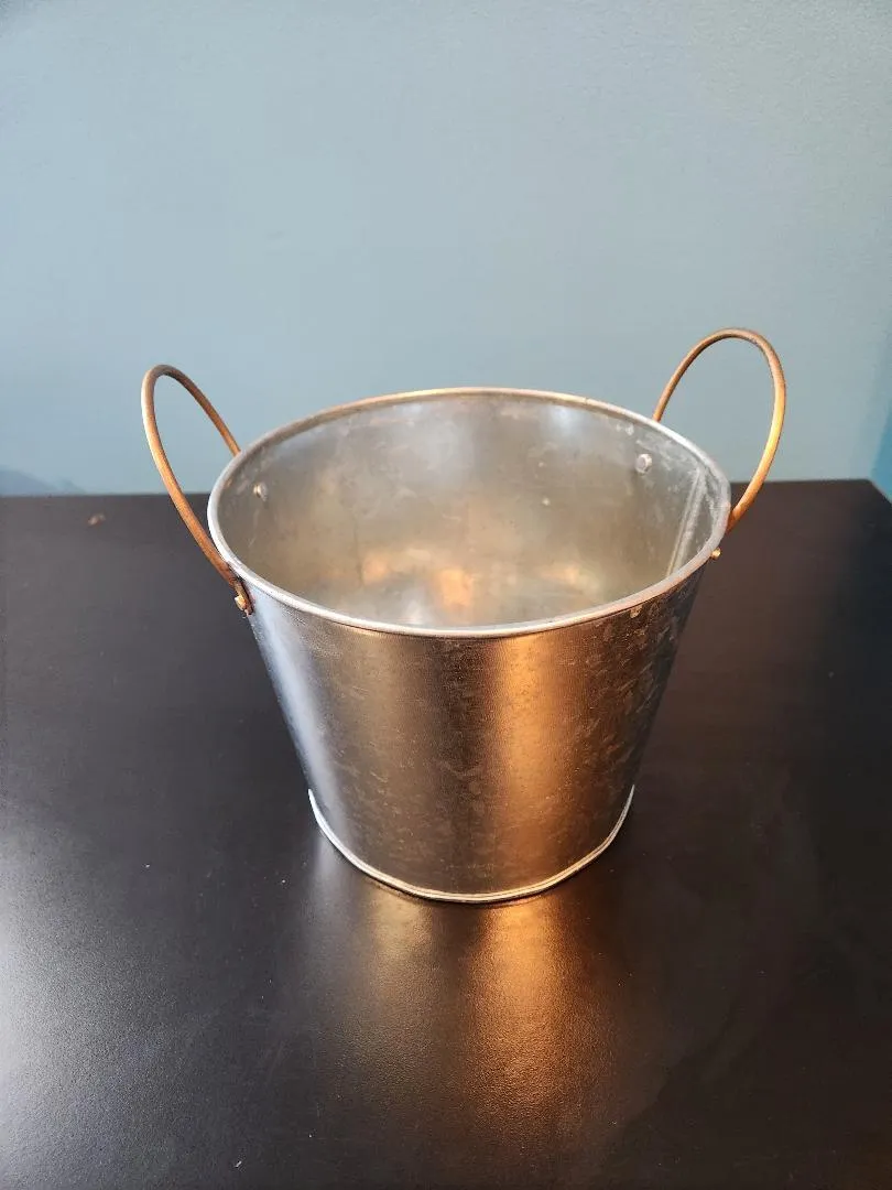 Galvanized Metal Round Pail with Golden Handles        G4