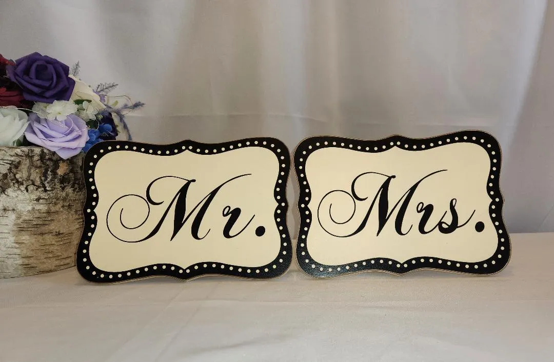 Mr and Mrs Wooden Signs Ivory and Black Easel Back Head Table 