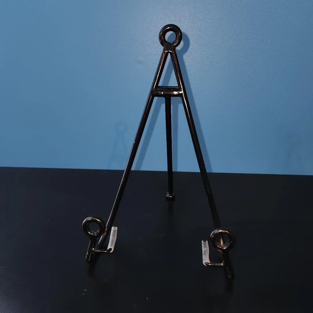 Black Metal Easel 9.5 in Tall