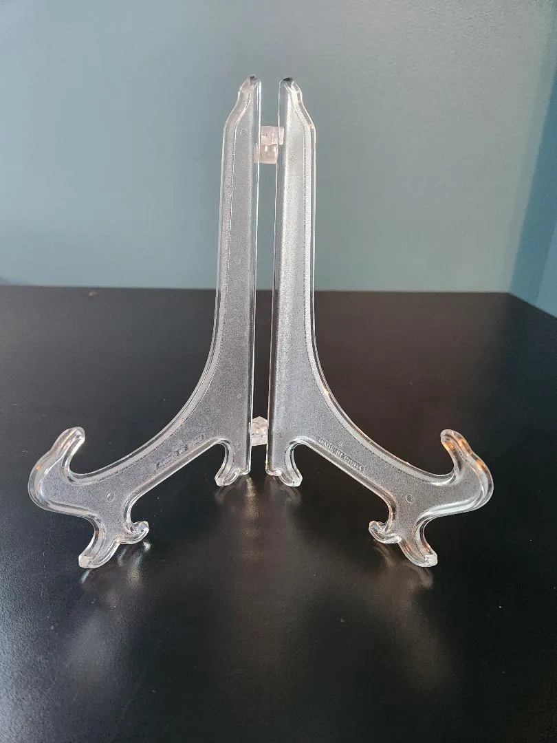 Clear Plastic Easel 5.75 in Tall x 4.25 in Wide       QTY 4