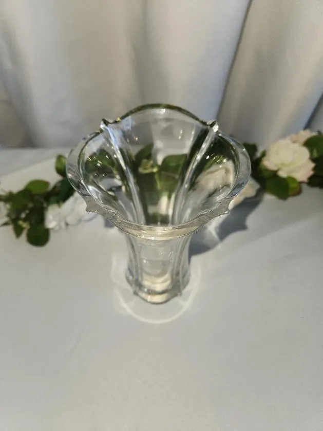 Crystal Glass Vase Scalloped Top 6 in Tall 