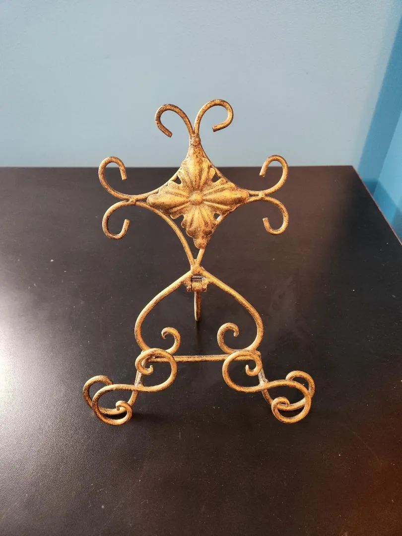 Gold Metal Easel 10 in Tall Antiqued Finish QTY 2