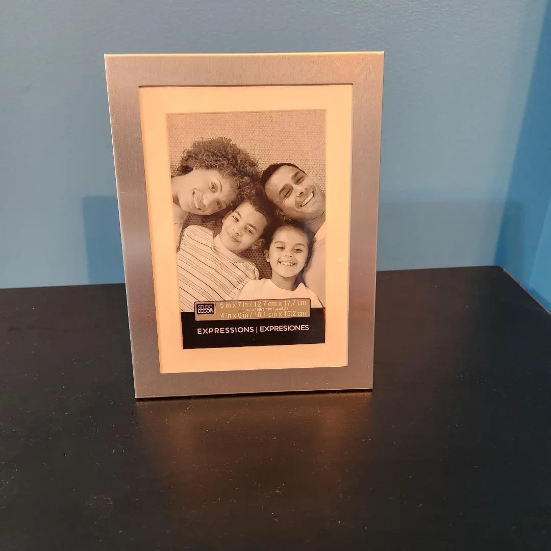 Silver Colored 5x7 Frame Memory Photos Signs Menu       (QTY  2)         SF 6 & SF 7