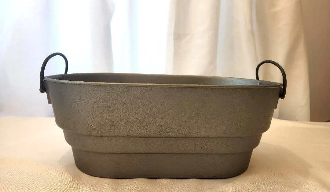 Ice Bucket Tub Grey Plastic Waterproof Tub Has Metal Handles 