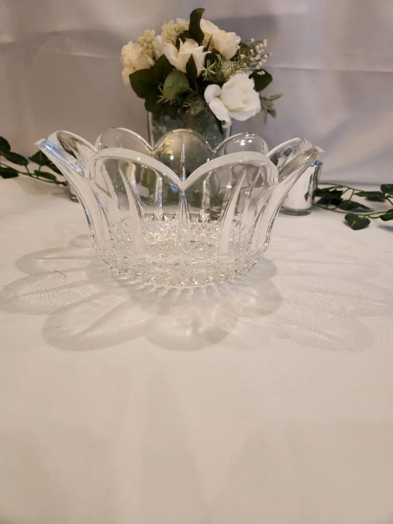 Crystal Clear Glass Scalloped Edge Bowl