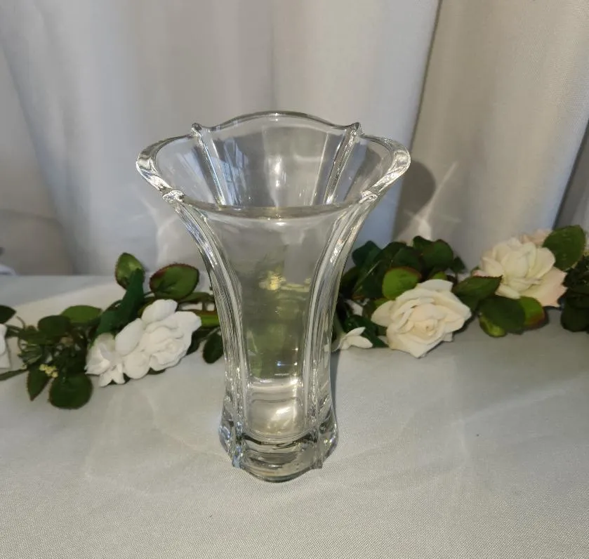 Crystal Glass Vase Scalloped Top 6 in Tall 