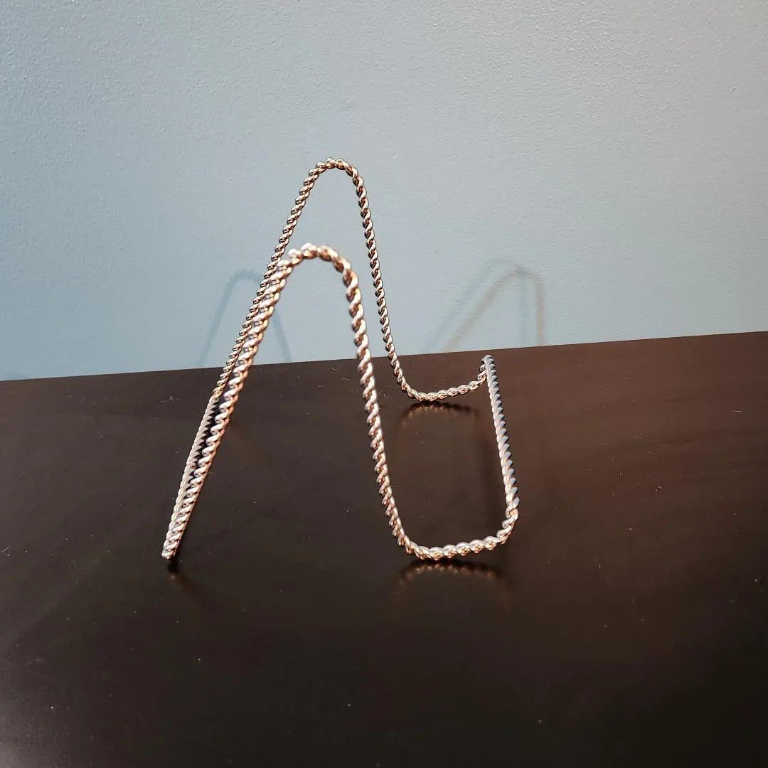 Silver Twisted Metal Easel