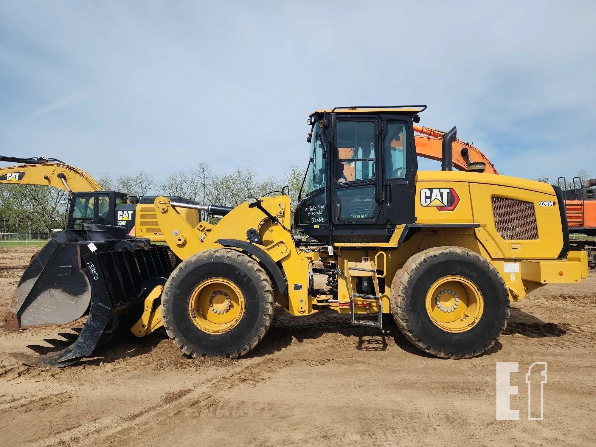 Cat 926M Wheel Loader with Grapple Rake (Brokered)