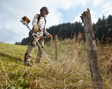 Stihl FS91 weed trimmer with or without Saw Blade