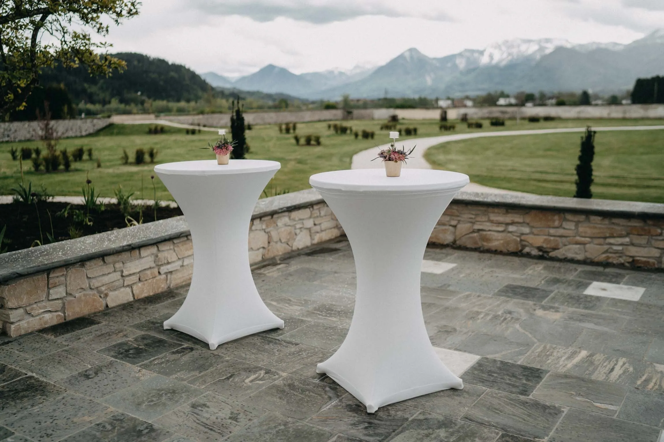 Stehtisch mit Husse in weiß