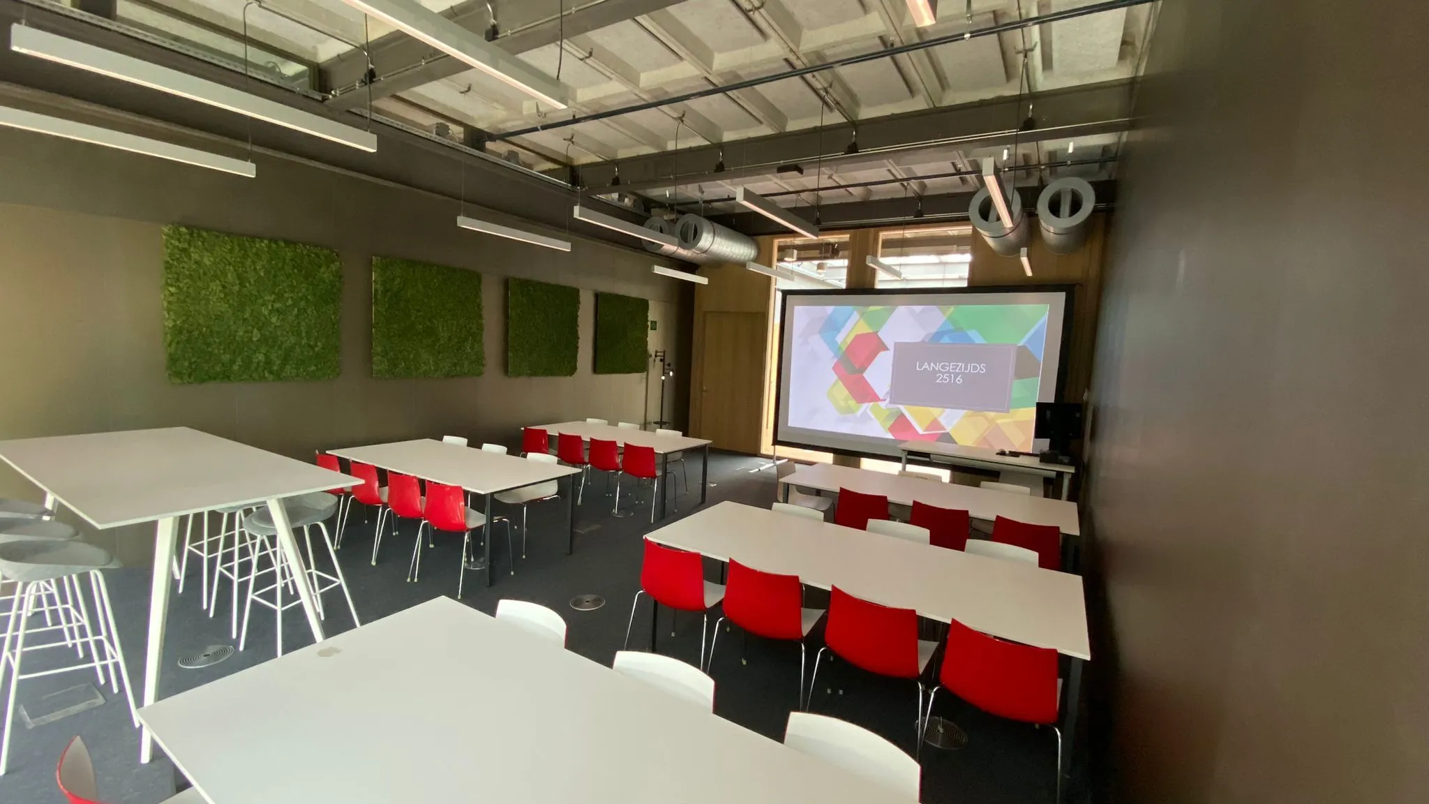 InstructionLab 2516 (can only be booked via Outlook Calendar)