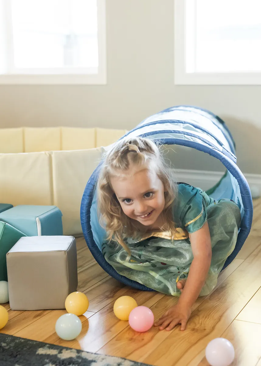 Play Tunnel