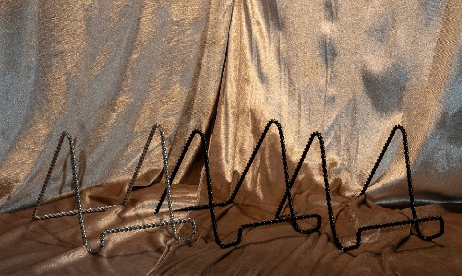 Twisted Display Easel
