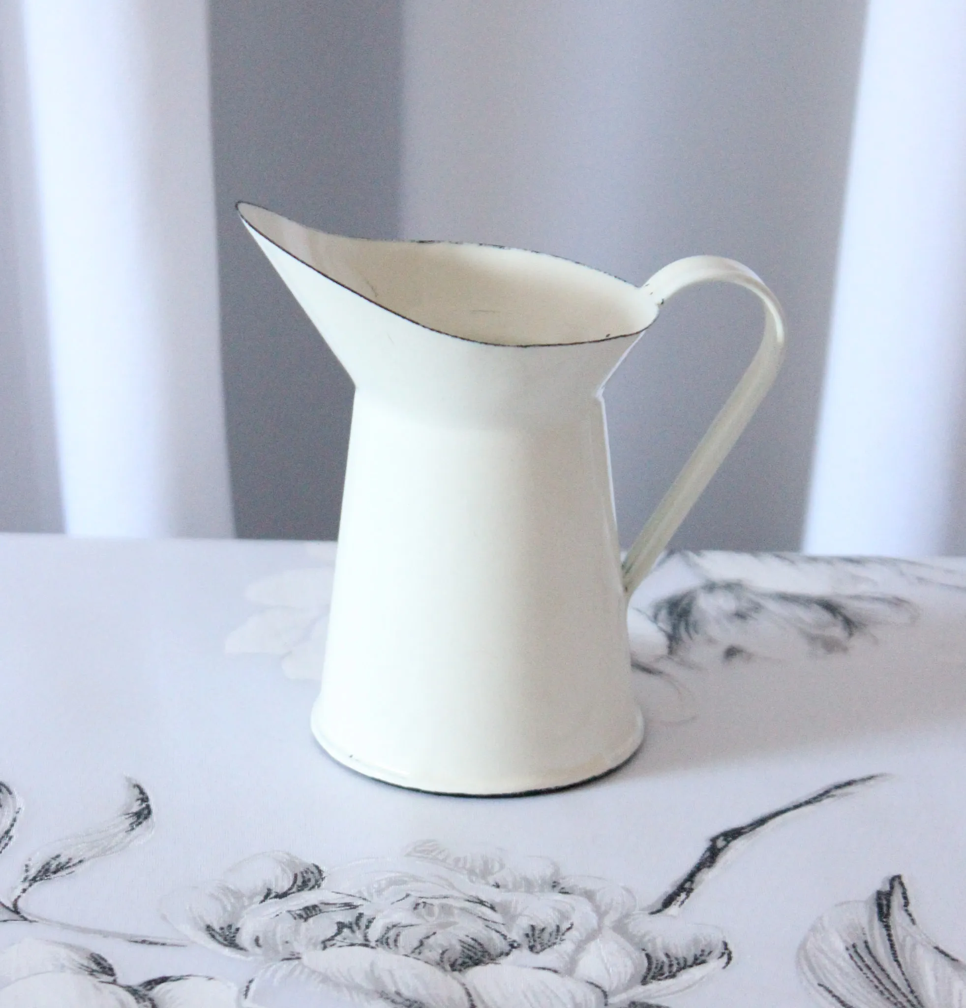 Pitchers - White Metal 