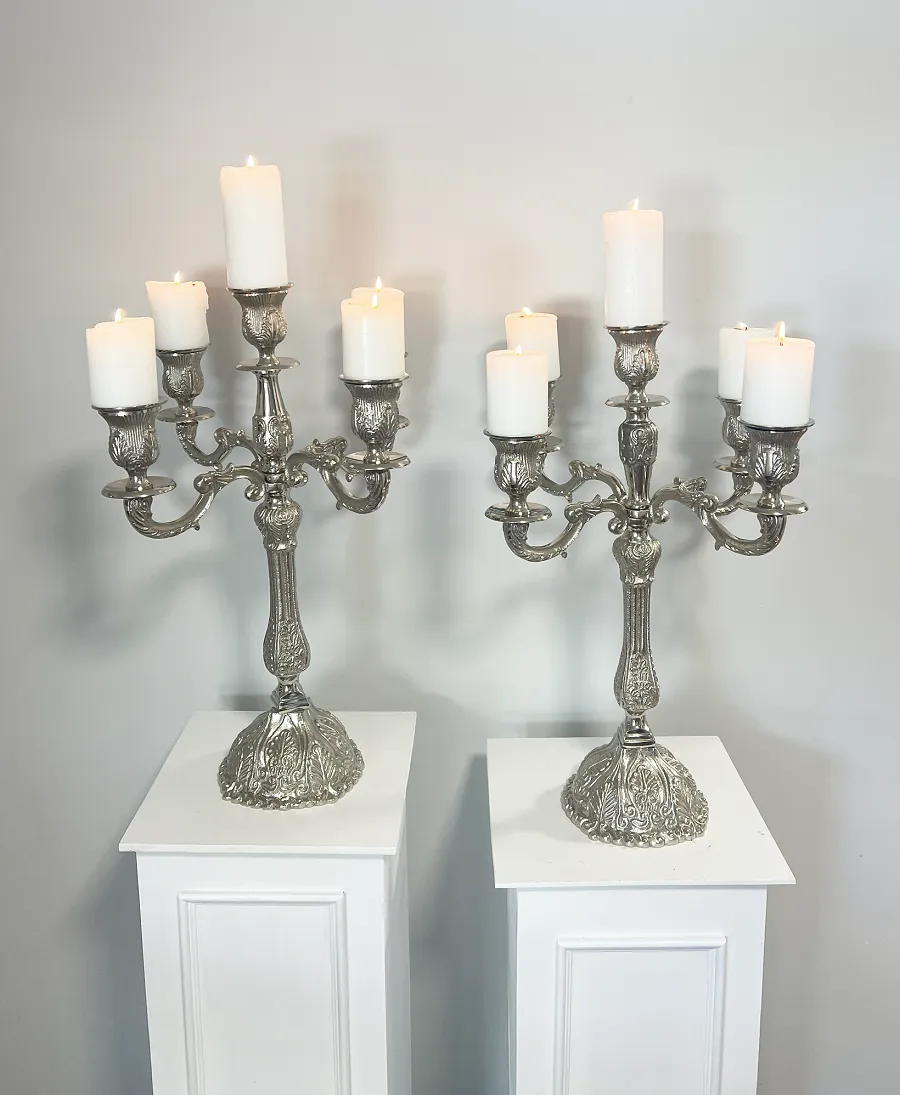 Centrepieces and candelabras