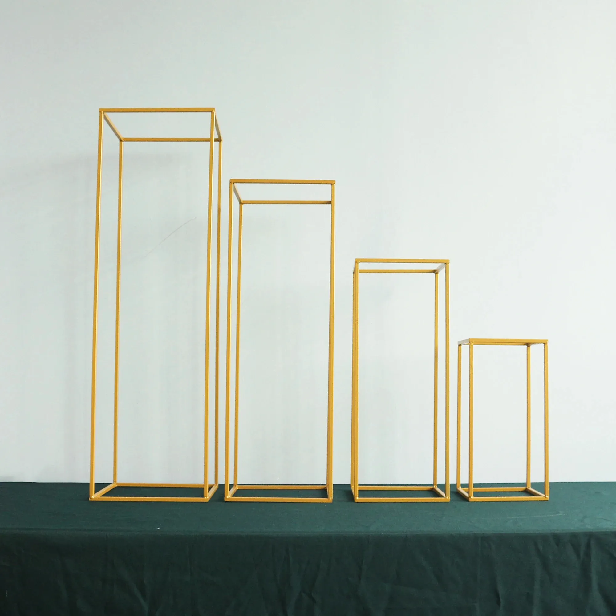 Gold metal flower/centerpiece stand plinth 100 cm