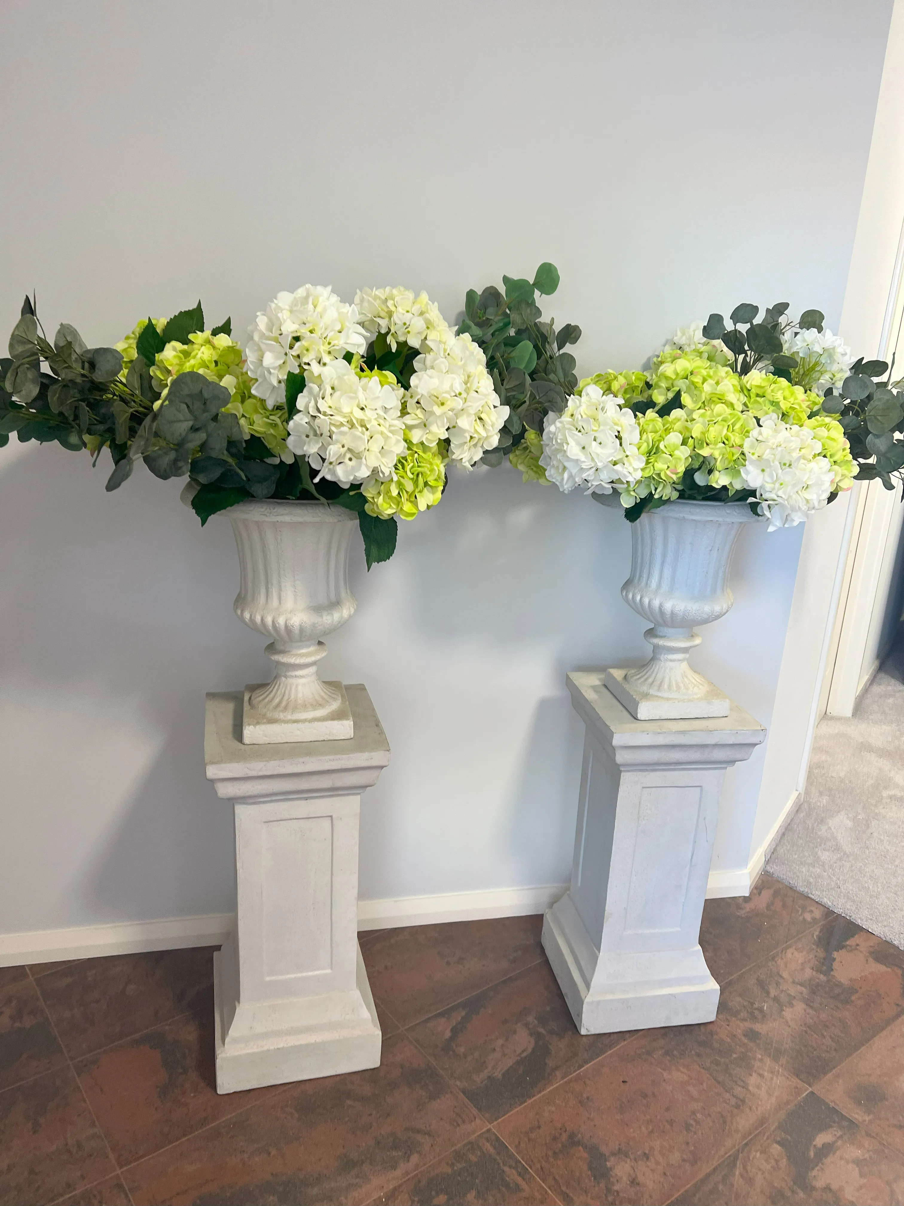 Classic fiberglass plinth 70 cm and urn